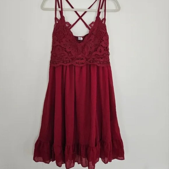 Red mini dress with lace cut out detail adjustable spaghetti straps size medium - Picture 2 of 8
